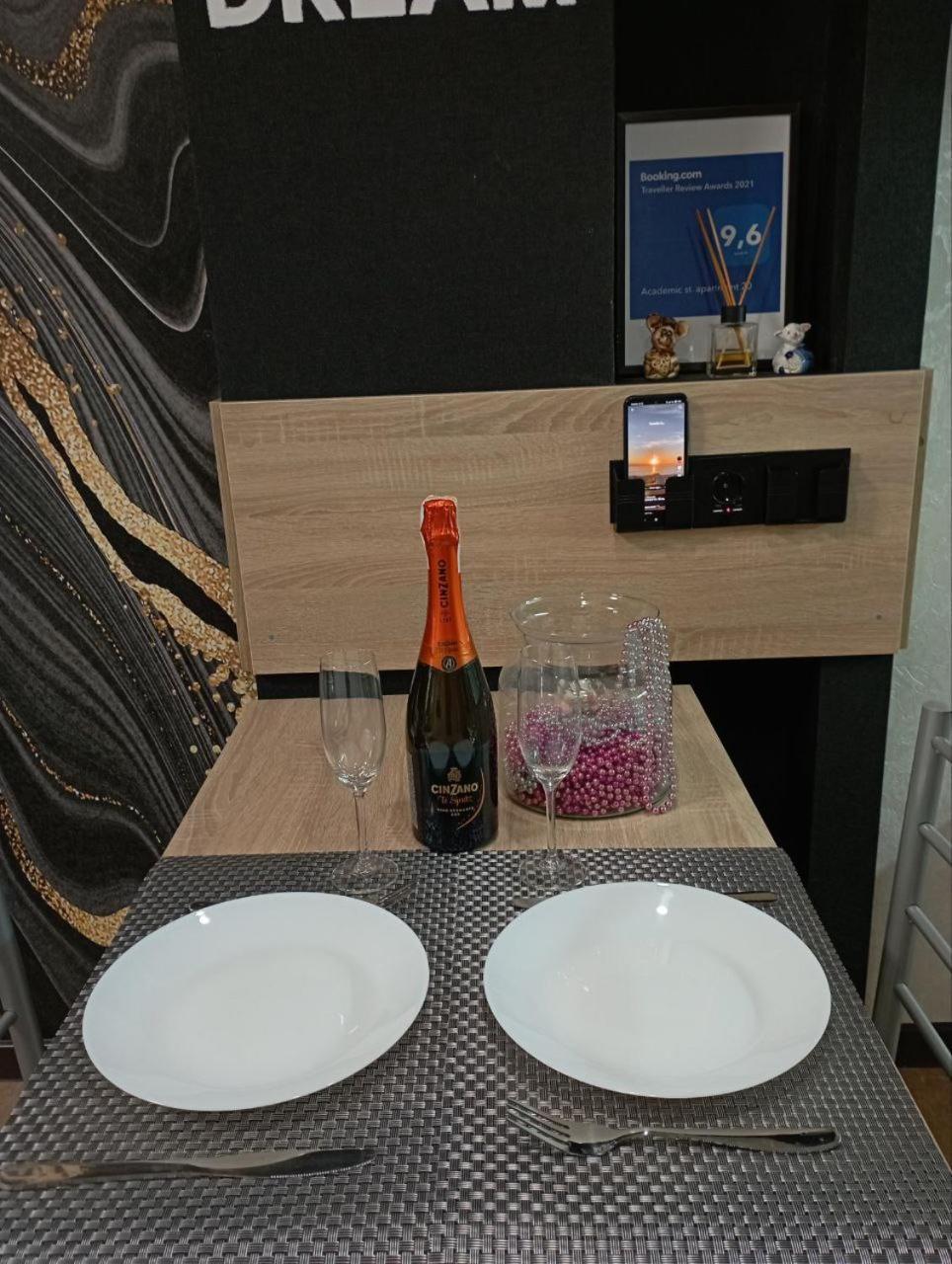 Academic St. Apartment Charkov Buitenkant foto